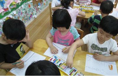 小班語言優(yōu)質(zhì)課<a href=http://www.inspiredelm.com/jiaoan/ target=_blank class=infotextkey>教案</a>《好奇的小象》