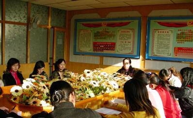 幼兒園小班語言課<a href=http://www.inspiredelm.com/jiaoan/ target=_blank class=infotextkey>教案</a>《水珠寶寶》
