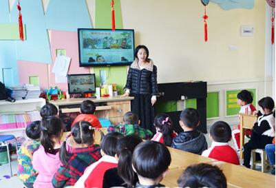 幼兒園小班語言公開課<a href=http://www.inspiredelm.com/jiaoan/ target=_blank class=infotextkey>教案</a>《等汽車》