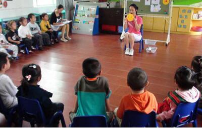 小班語言公開課<a href=http://www.inspiredelm.com/jiaoan/ target=_blank class=infotextkey>教案</a>《小豬的野餐》