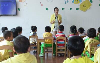 幼兒園小班語言公開課<a href=http://www.inspiredelm.com/jiaoan/ target=_blank class=infotextkey>教案</a>《毛毛蟲吃蘋果》