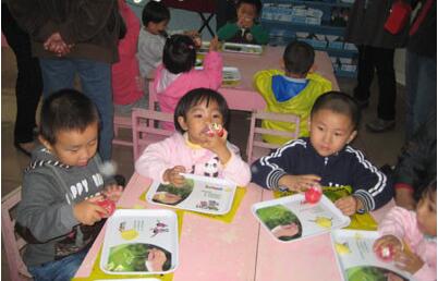 小班優(yōu)秀語言公開課<a href=http://www.inspiredelm.com/jiaoan/ target=_blank class=infotextkey>教案</a>《換一換叫聲》