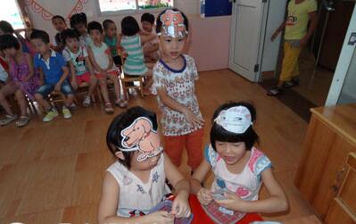 小班語言<a href=http://www.inspiredelm.com/jiaoan/ target=_blank class=infotextkey>教案</a>《誰會飛》