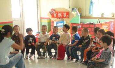 小班下學(xué)期語(yǔ)言<a href=http://www.inspiredelm.com/jiaoan/ target=_blank class=infotextkey>教案</a>《媽媽我想你了》