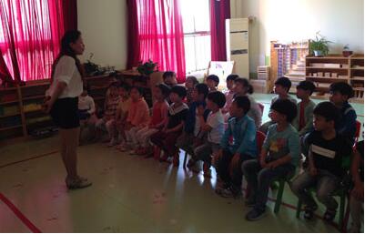 小班上學(xué)期語言<a href=http://www.inspiredelm.com/jiaoan/ target=_blank class=infotextkey>教案</a>《小樹葉》
