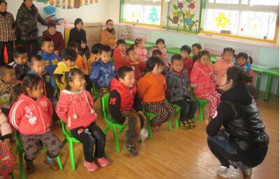 幼兒園小班語言優(yōu)質(zhì)課<a href=http://www.inspiredelm.com/jiaoan/ target=_blank class=infotextkey>教案</a>《小小手》