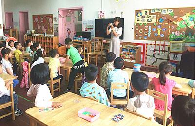 小班語言活動<a href=http://www.inspiredelm.com/jiaoan/ target=_blank class=infotextkey>教案</a>《大熊貓在干什么？》