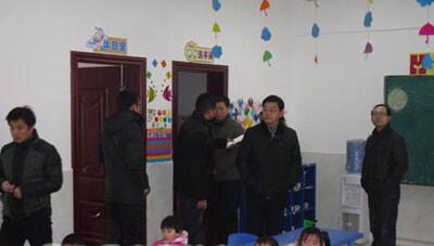 幼兒園小班語(yǔ)言公開(kāi)課<a href=http://www.inspiredelm.com/jiaoan/ target=_blank class=infotextkey>教案</a>《拔蘿卜》
