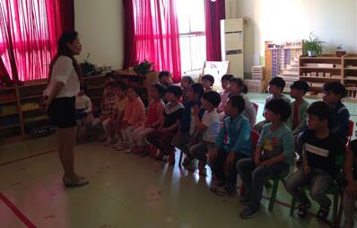 幼兒園小班語(yǔ)言優(yōu)質(zhì)課<a href=http://www.inspiredelm.com/jiaoan/ target=_blank class=infotextkey>教案</a>《狐貍種菜》