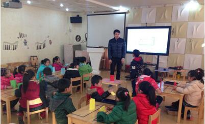 幼兒園小班語言公開課<a href=http://www.inspiredelm.com/jiaoan/ target=_blank class=infotextkey>教案</a>《擁抱象爺爺》