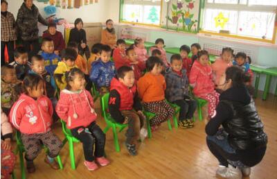 小班語言<a href=http://www.inspiredelm.com/jiaoan/ target=_blank class=infotextkey>教案</a>及反思《拔蘿卜》2篇