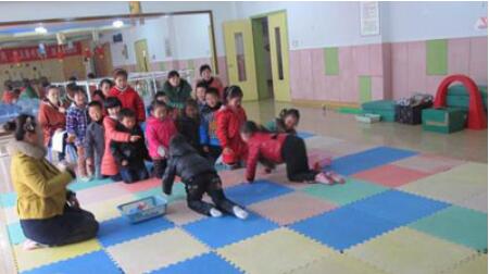 小班語言優(yōu)秀<a href=http://www.inspiredelm.com/jiaoan/ target=_blank class=infotextkey>教案</a>《一步一步走啊走》