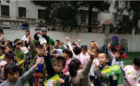 小班語言<a href=http://www.inspiredelm.com/jiaoan/ target=_blank class=infotextkey>教案</a>《什么動物吃什么》3篇