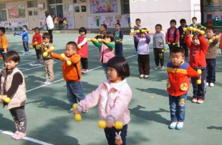 小班優(yōu)質(zhì)語言<a href=http://www.inspiredelm.com/gushi/ target=_blank class=infotextkey>故事</a><a href=http://www.inspiredelm.com/jiaoan/ target=_blank class=infotextkey>教案</a>《小蛇多多》