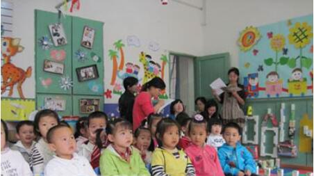 幼兒園中班數(shù)學(xué)<a href=http://www.inspiredelm.com/jiaoan/ target=_blank class=infotextkey>教案</a>《花兒我們的好朋友》