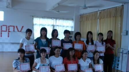 中班上學(xué)期數(shù)學(xué)<a href=http://www.inspiredelm.com/jiaoan/ target=_blank class=infotextkey>教案</a>《按物體大小排序》