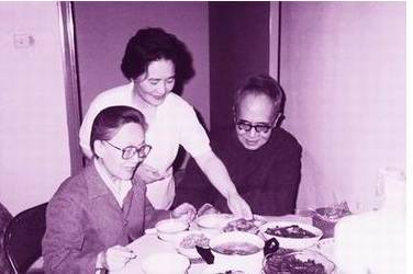 楊絳：和誰(shuí)都不爭(zhēng) 和誰(shuí)爭(zhēng)都不屑