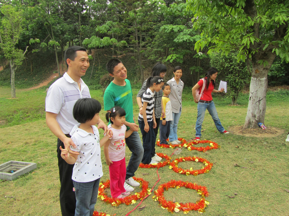 幼兒園親子互動(dòng)游戲大全—跳圈圈親子游戲的玩法