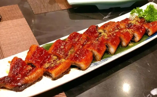 鰻魚(yú)的讀音,鰻字怎么讀拼音是什么,鰻魚(yú)的鰻為什么不讀第四聲