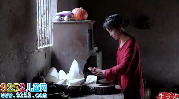李子柒在做菜