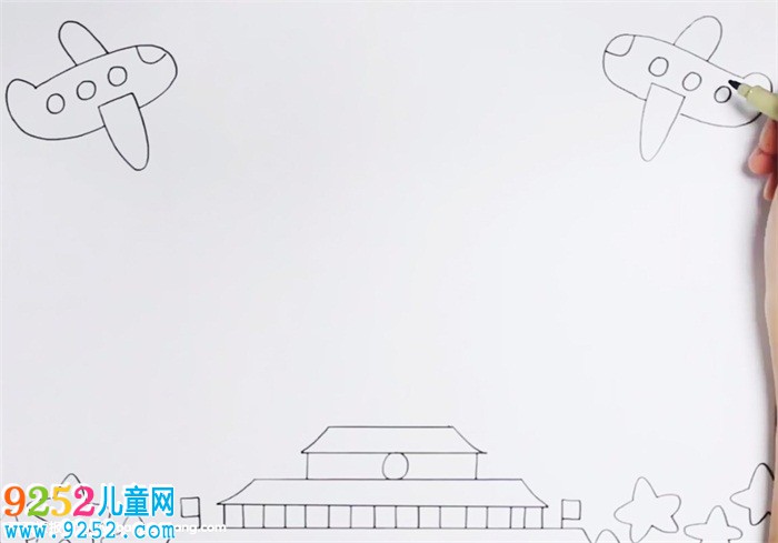 輝煌70年的<a href=http://www.inspiredelm.com/shouchaobao/ target=_blank class=infotextkey>手抄報(bào)</a>怎么畫(huà)