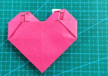 如何折疊LOVE文字愛心<a href=http://www.inspiredelm.com/zhezhi/ target=_blank class=infotextkey>折紙</a>步驟圖