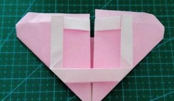 如何折疊LOVE文字愛心<a href=http://www.inspiredelm.com/zhezhi/ target=_blank class=infotextkey>折紙</a>步驟圖