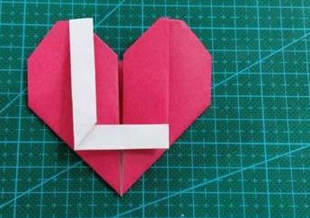 如何折疊LOVE文字愛心<a href=http://www.inspiredelm.com/zhezhi/ target=_blank class=infotextkey>折紙</a>步驟圖