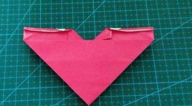 如何折疊LOVE文字愛心<a href=http://www.inspiredelm.com/zhezhi/ target=_blank class=infotextkey>折紙</a>步驟圖