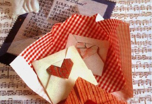 心形信封<a href=http://www.inspiredelm.com/zhezhi/ target=_blank class=infotextkey>折紙</a>圖解步驟