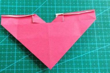 如何折疊LOVE文字愛心<a href=http://www.inspiredelm.com/zhezhi/ target=_blank class=infotextkey>折紙</a>步驟圖