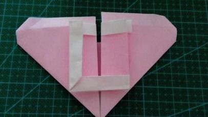 如何折疊LOVE文字愛心<a href=http://www.inspiredelm.com/zhezhi/ target=_blank class=infotextkey>折紙</a>步驟圖