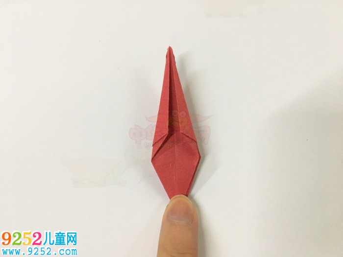百合花的折法，<a href=http://www.inspiredelm.com/zhezhi/ target=_blank class=infotextkey>折紙</a>百合花步驟圖解