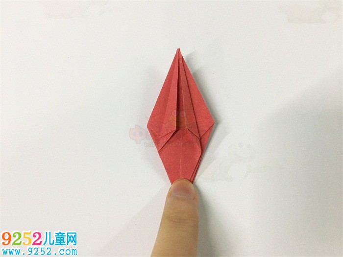 百合花的折法，<a href=http://www.inspiredelm.com/zhezhi/ target=_blank class=infotextkey>折紙</a>百合花步驟圖解