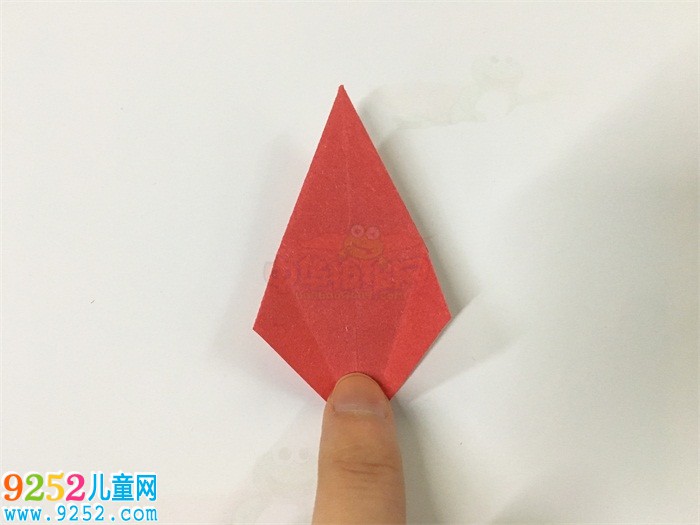 百合花的折法，<a href=http://www.inspiredelm.com/zhezhi/ target=_blank class=infotextkey>折紙</a>百合花步驟圖解