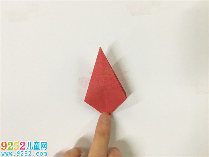 百合花的折法，<a href=http://www.inspiredelm.com/zhezhi/ target=_blank class=infotextkey>折紙</a>百合花步驟圖解
