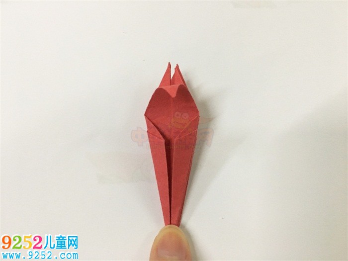 百合花的折法，<a href=http://www.inspiredelm.com/zhezhi/ target=_blank class=infotextkey>折紙</a>百合花步驟圖解