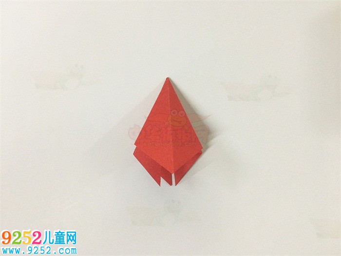 百合花的折法，<a href=http://www.inspiredelm.com/zhezhi/ target=_blank class=infotextkey>折紙</a>百合花步驟圖解