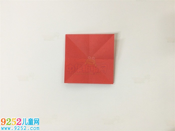 百合花的折法，<a href=http://www.inspiredelm.com/zhezhi/ target=_blank class=infotextkey>折紙</a>百合花步驟圖解