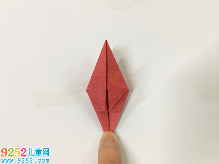 百合花的折法，<a href=http://www.inspiredelm.com/zhezhi/ target=_blank class=infotextkey>折紙</a>百合花步驟圖解