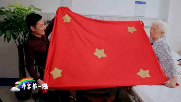 2019開學第一課觀后感,五星紅旗我為你自豪觀后感<a href=http://www.inspiredelm.com/zuowen/ target=_blank class=infotextkey>作文</a>