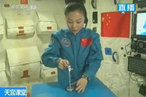神舟十三號(hào)航天員王亞平太空授課觀后感<a href=http://www.inspiredelm.com/zuowen/ target=_blank class=infotextkey>作文</a>,2021天宮課堂第一課觀后感